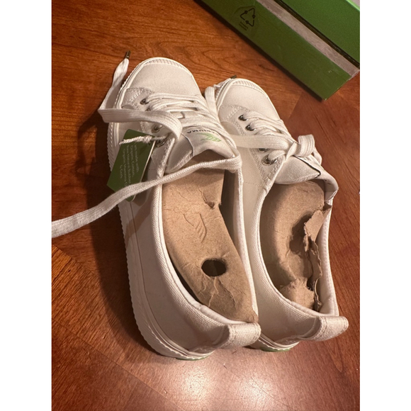 NWT Women’s Cariuma OCA Low Top Off White Canvas Sneaker 8 - Picture 10 of 12